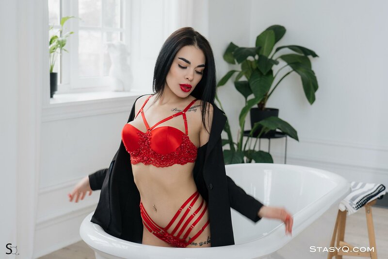 Людмила, 24 года, 5 размер груди